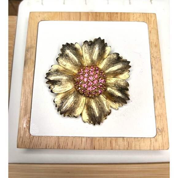 Vintage Gold-Toned Floral Brooch With Pink Rhinestones - Picture 7 of 9